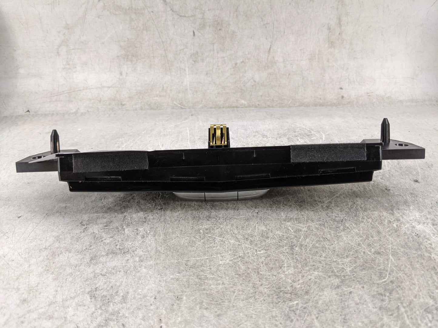 2017 Cadillac Xt5 Rear Center Lid Brake Light Tail Light P/N:23416992 544890379, QFGM418A Fits OEM Used Auto Parts - Oemused