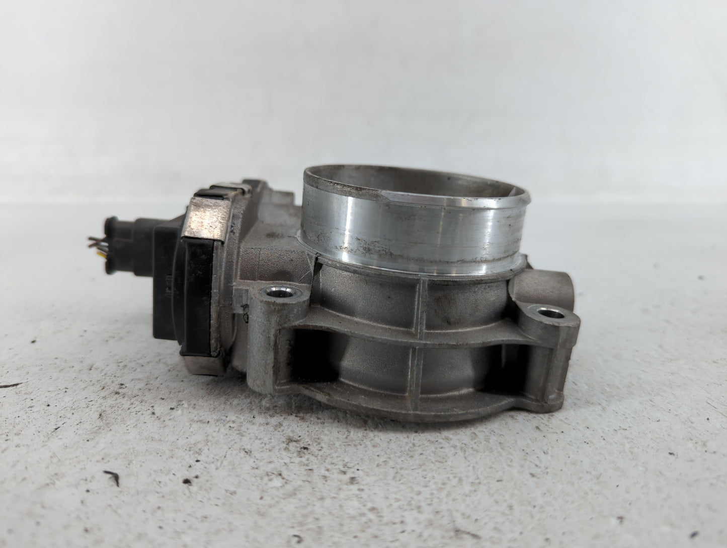 2017 Cadillac Xt5 Throttle Body P/N:12671014 Fits Fits 2014 2016 2018 2019 OEM Used Auto Parts - Oemusedautoparts1.com
