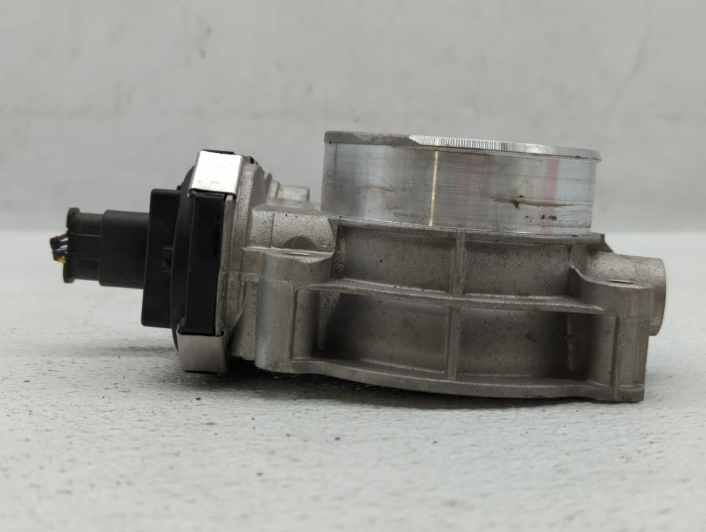 2017-2020 Cadillac Xt5 Throttle Body P/N:12671014 Fits Fits 2016 2017 2018 2019 2020 2021 2022 OEM Used Auto Parts - Oemused