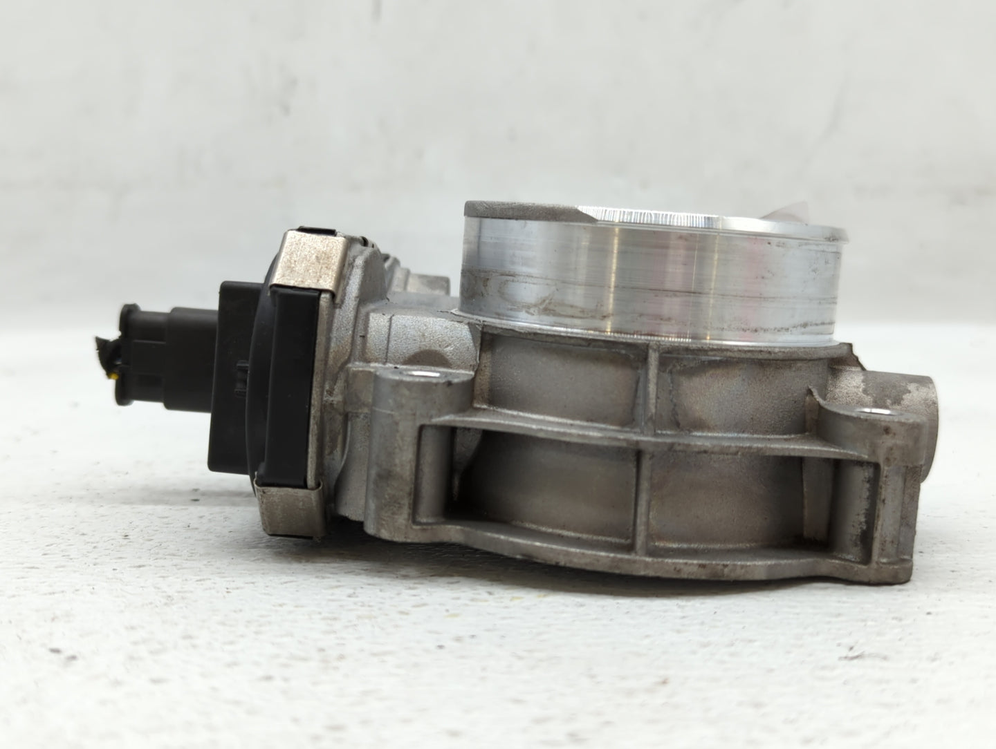 2017-2020 Cadillac Xt5 Throttle Body P/N:1267 1014 12671014 Fits Fits 2016 2017 2018 2019 2020 2021 2022 OEM Used Auto Parts