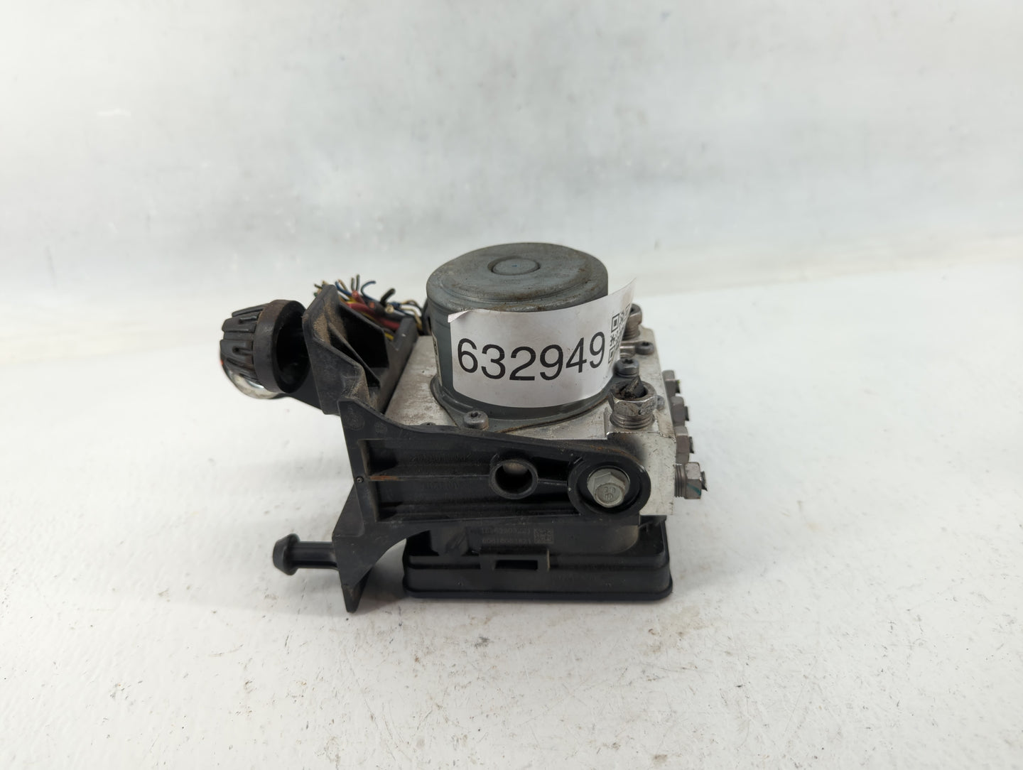 2017 Cadillac Xt5 ABS Pump Control Module Replacement P/N:84173388 Fits OEM Used Auto Parts - Oemusedautoparts1.com