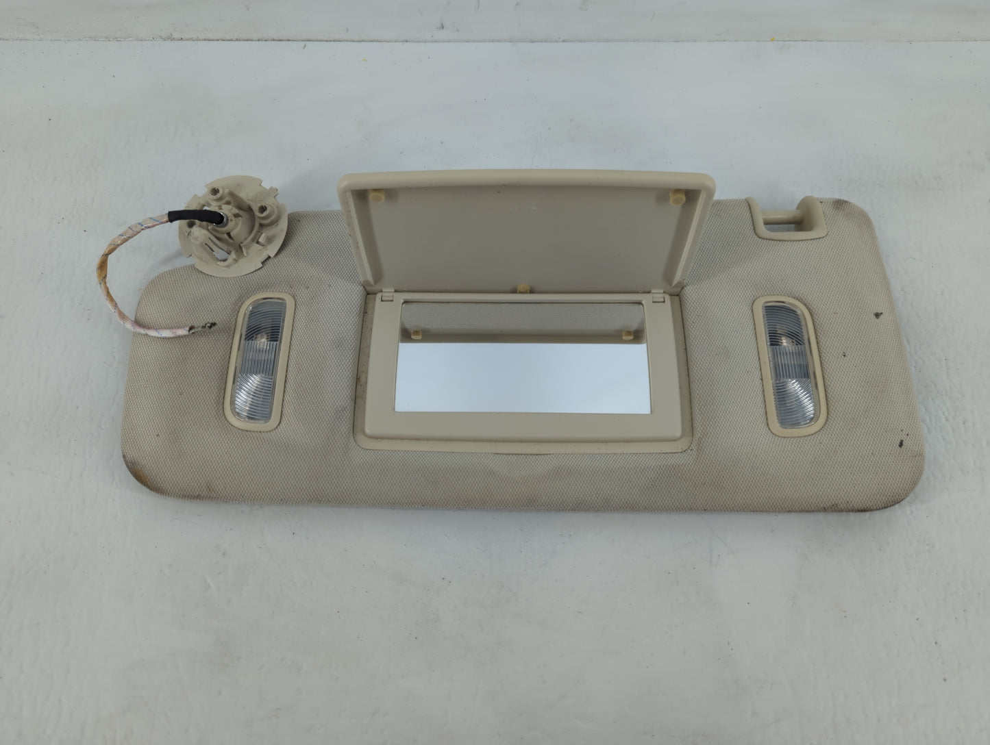 2017-2020 Cadillac Xt5 Sun Visor Shade Replacement Passenger Right Mirror Fits Fits 2017 2018 2019 2020 OEM Used Auto Parts 