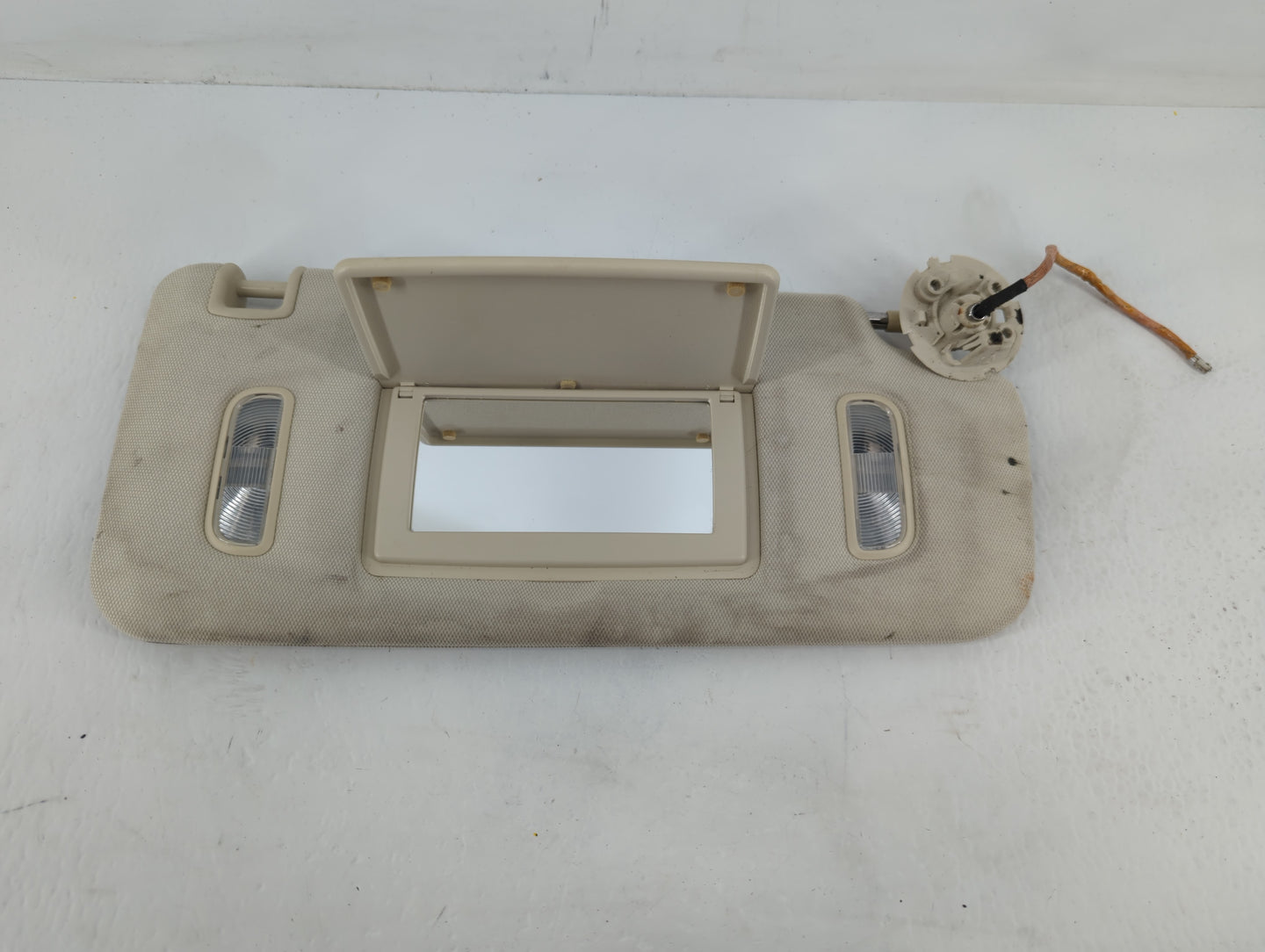 2017-2020 Cadillac Xt5 Sun Visor Shade Replacement Passenger Right Mirror Fits Fits 2017 2018 2019 2020 OEM Used Auto Parts 