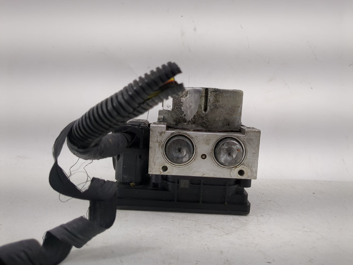 2017 Cadillac Xts Anti-Lock Brake ABS Pump Module Actuator OEM P/N:84123941 Fits OEM Used Auto Parts - Oemusedautoparts1.com