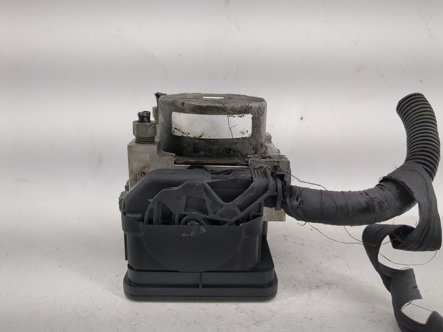 2017 Cadillac Xts ABS Pump Control Module Replacement P/N:84123941 Fits OEM Used Auto Parts - Oemusedautoparts1.com