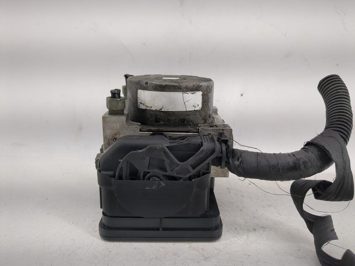 2017 Cadillac Xts Anti-Lock Brake ABS Pump Module Actuator OEM P/N:84123941 Fits OEM Used Auto Parts - Oemusedautoparts1.com