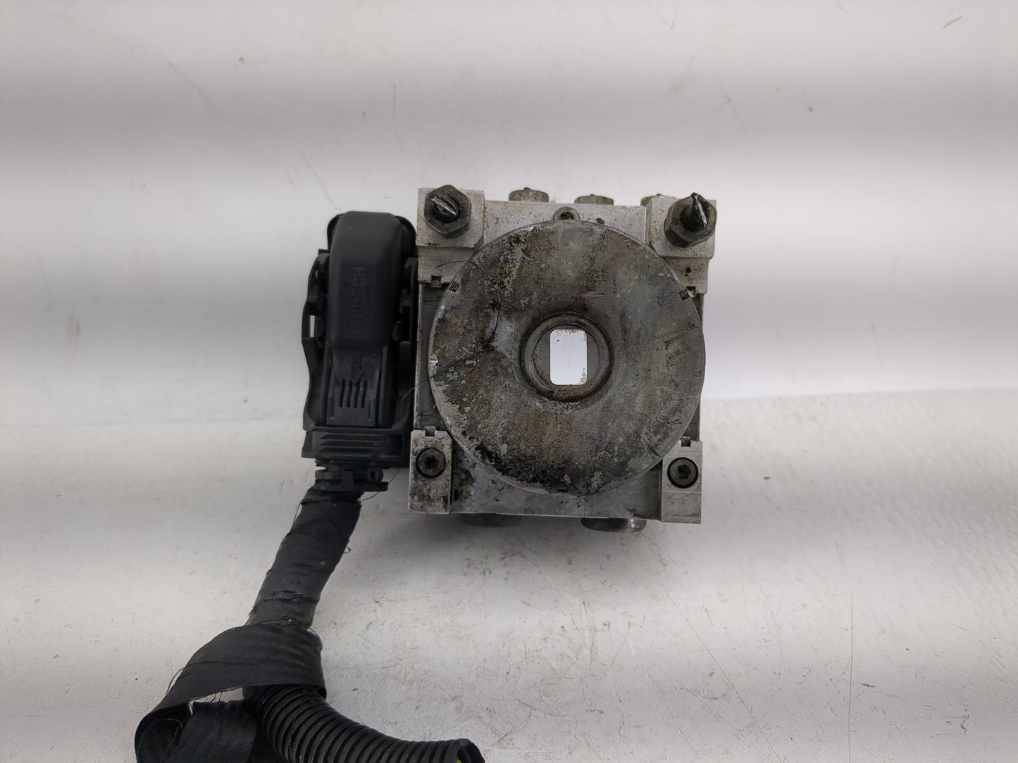 2017 Cadillac Xts ABS Pump Control Module Replacement P/N:84123941 Fits OEM Used Auto Parts - Oemusedautoparts1.com