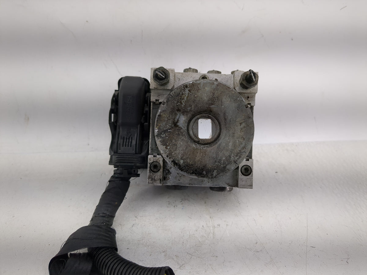 2017 Cadillac Xts Anti-Lock Brake ABS Pump Module Actuator OEM P/N:84123941 Fits OEM Used Auto Parts - Oemusedautoparts1.com