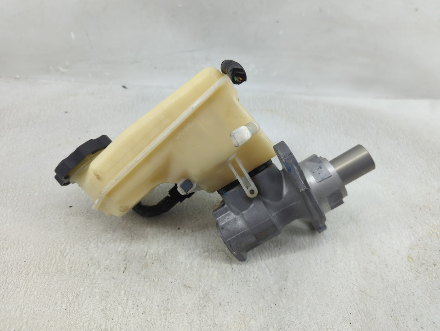 2013-2019 Cadillac Xts Brake Master Cylinder - Oemusedautoparts1.com