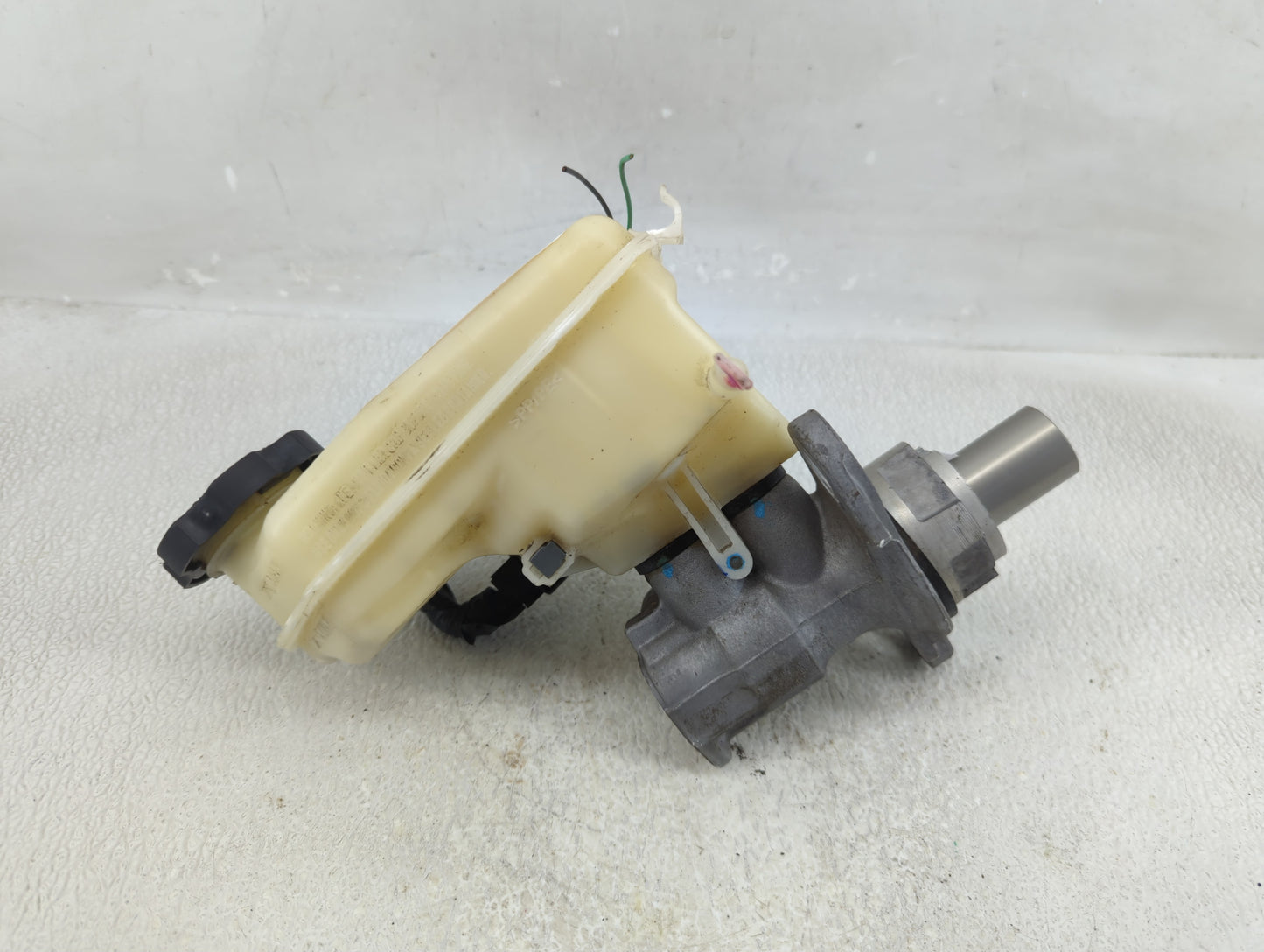 2013-2019 Cadillac Xts Brake Master Cylinder 1290537 - Oemusedautoparts1.com