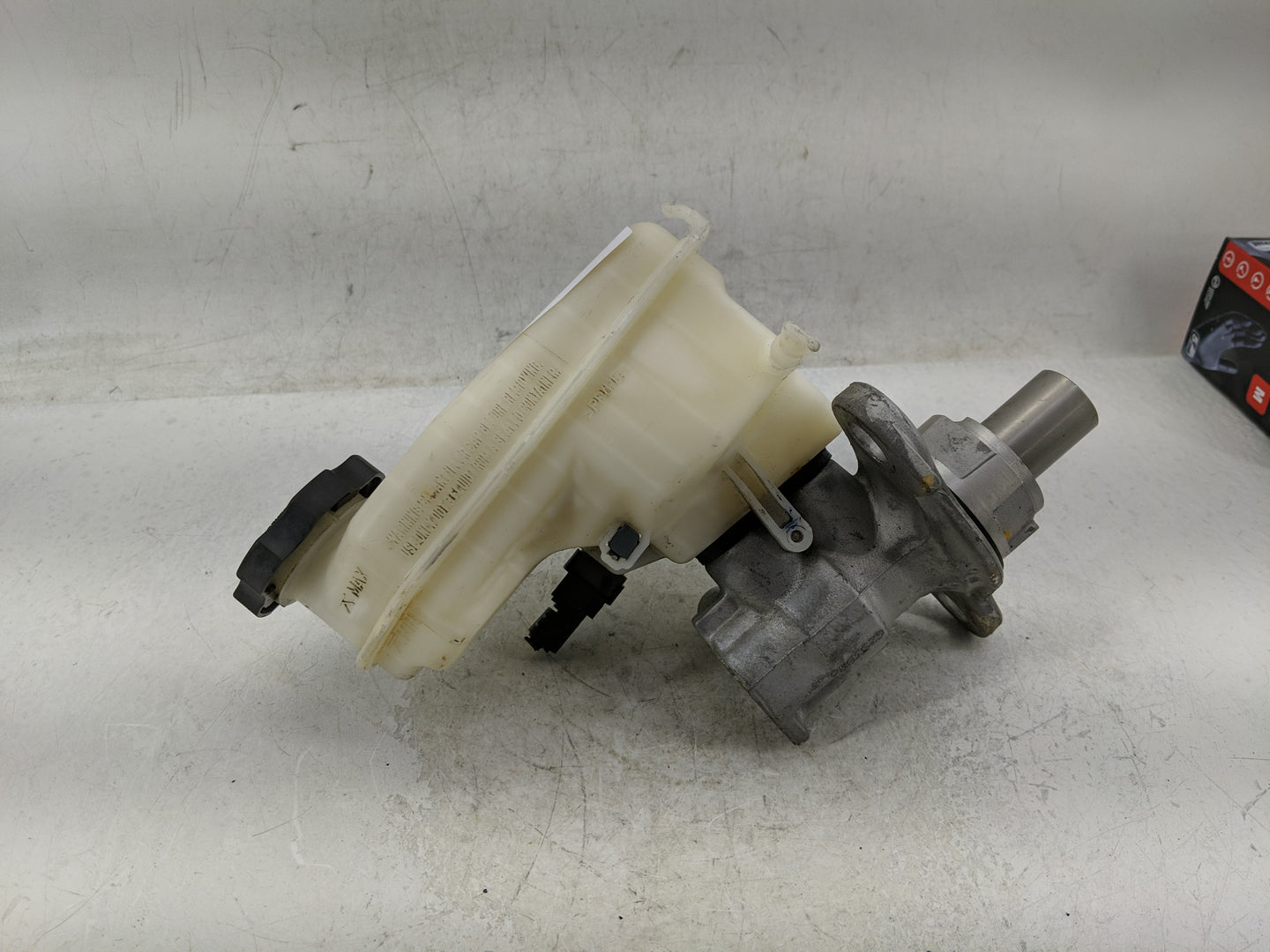 2013-2019 Cadillac Xts Brake Master Cylinder - Oemusedautoparts1.com