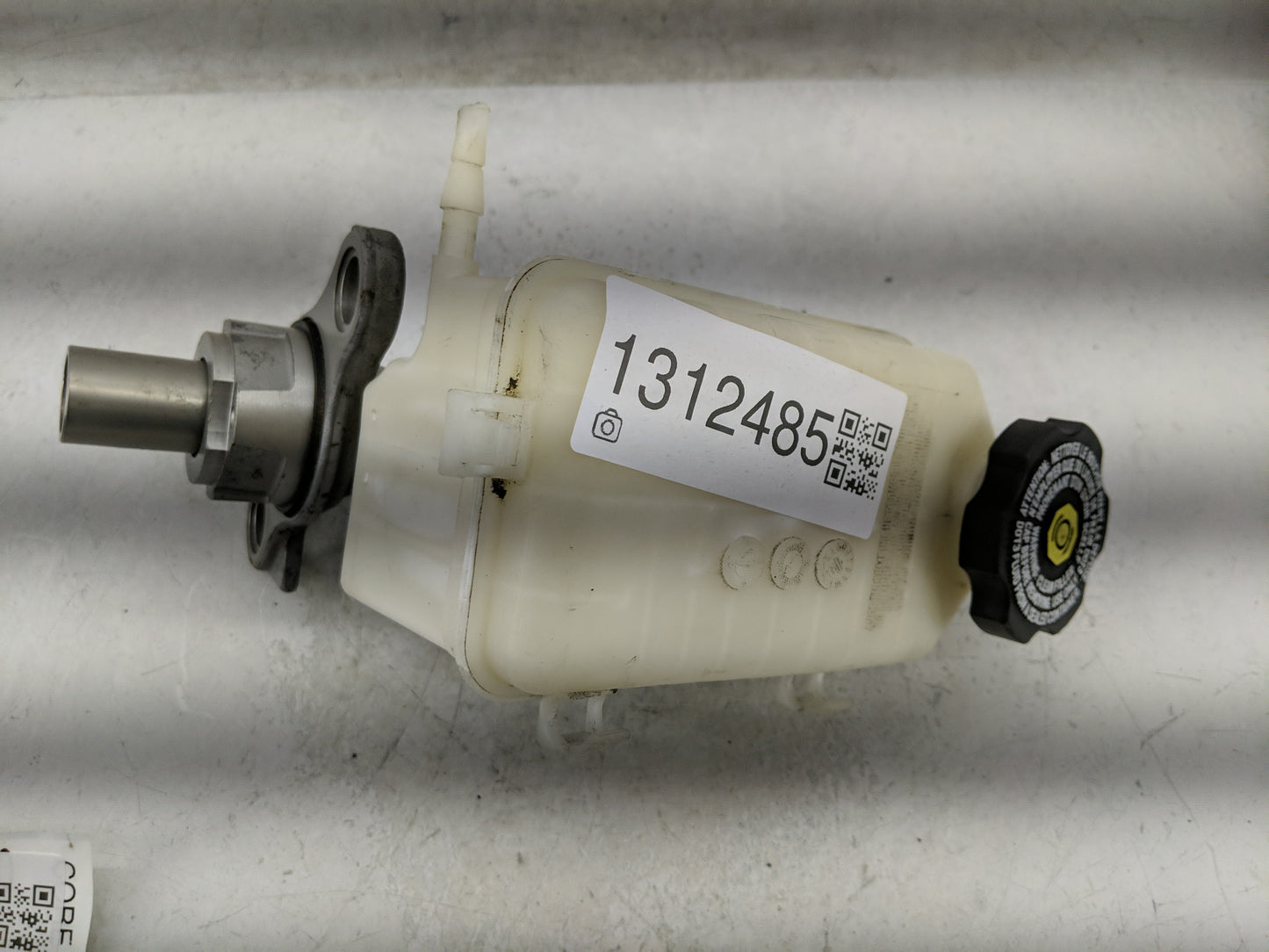 2013-2019 Cadillac Xts Brake Master Cylinder - Oemusedautoparts1.com