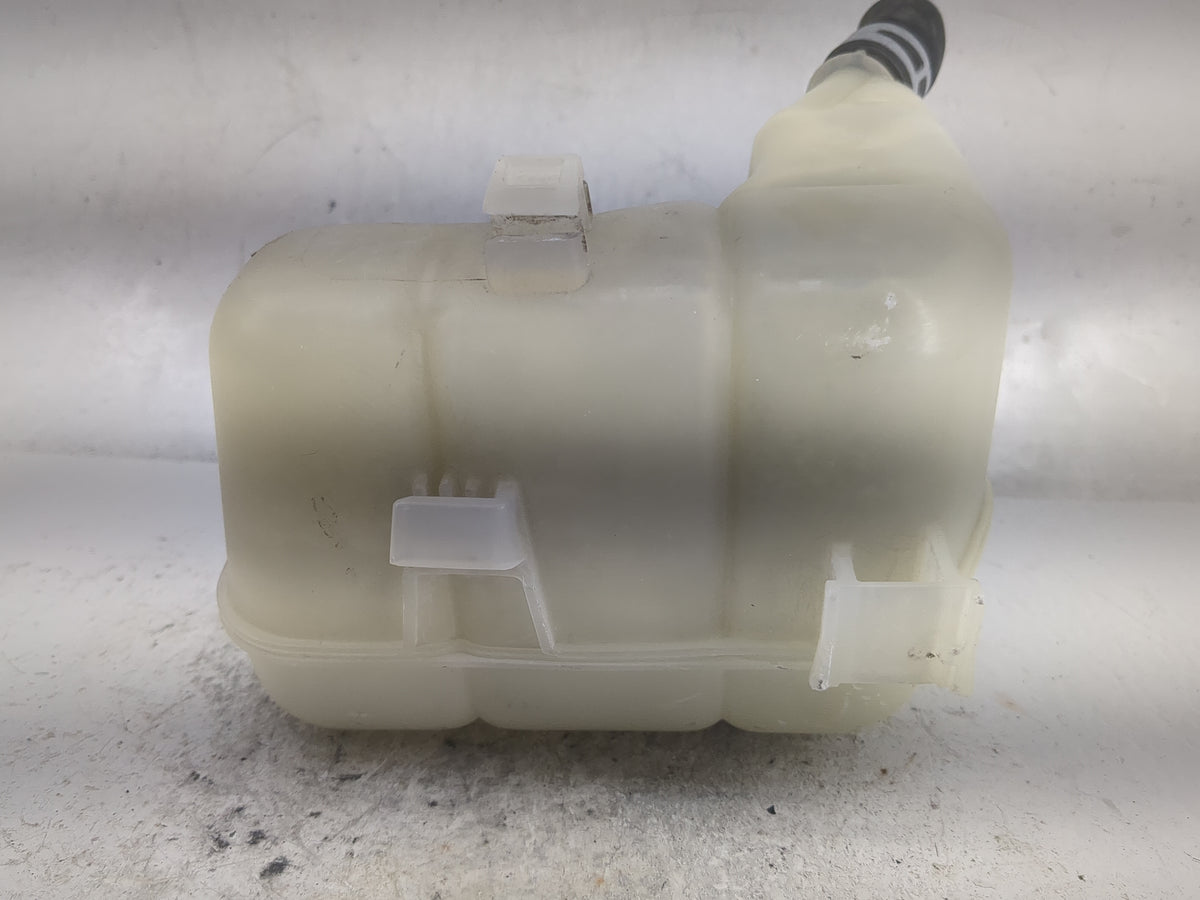 2013-2019 Cadillac Xts Radiator Coolant Overflow Expansion Tank Bottle 1497952 - Oemusedautoparts1.com