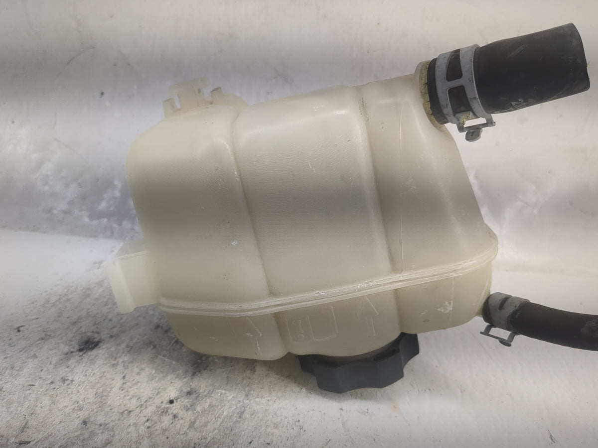2013-2019 Cadillac Xts Radiator Coolant Overflow Expansion Tank Bottle 1497952 - Oemusedautoparts1.com