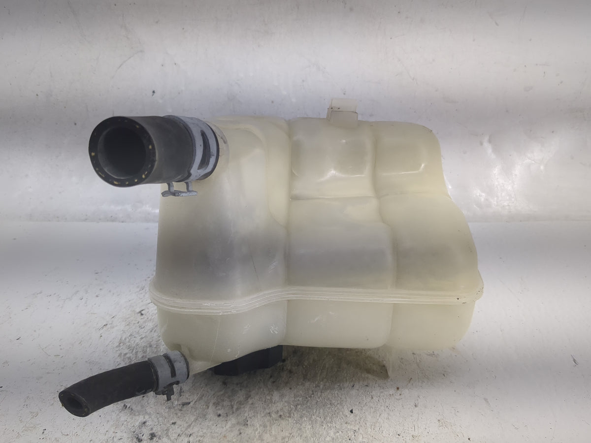 2013-2019 Cadillac Xts Radiator Coolant Overflow Expansion Tank Bottle 1497952 - Oemusedautoparts1.com