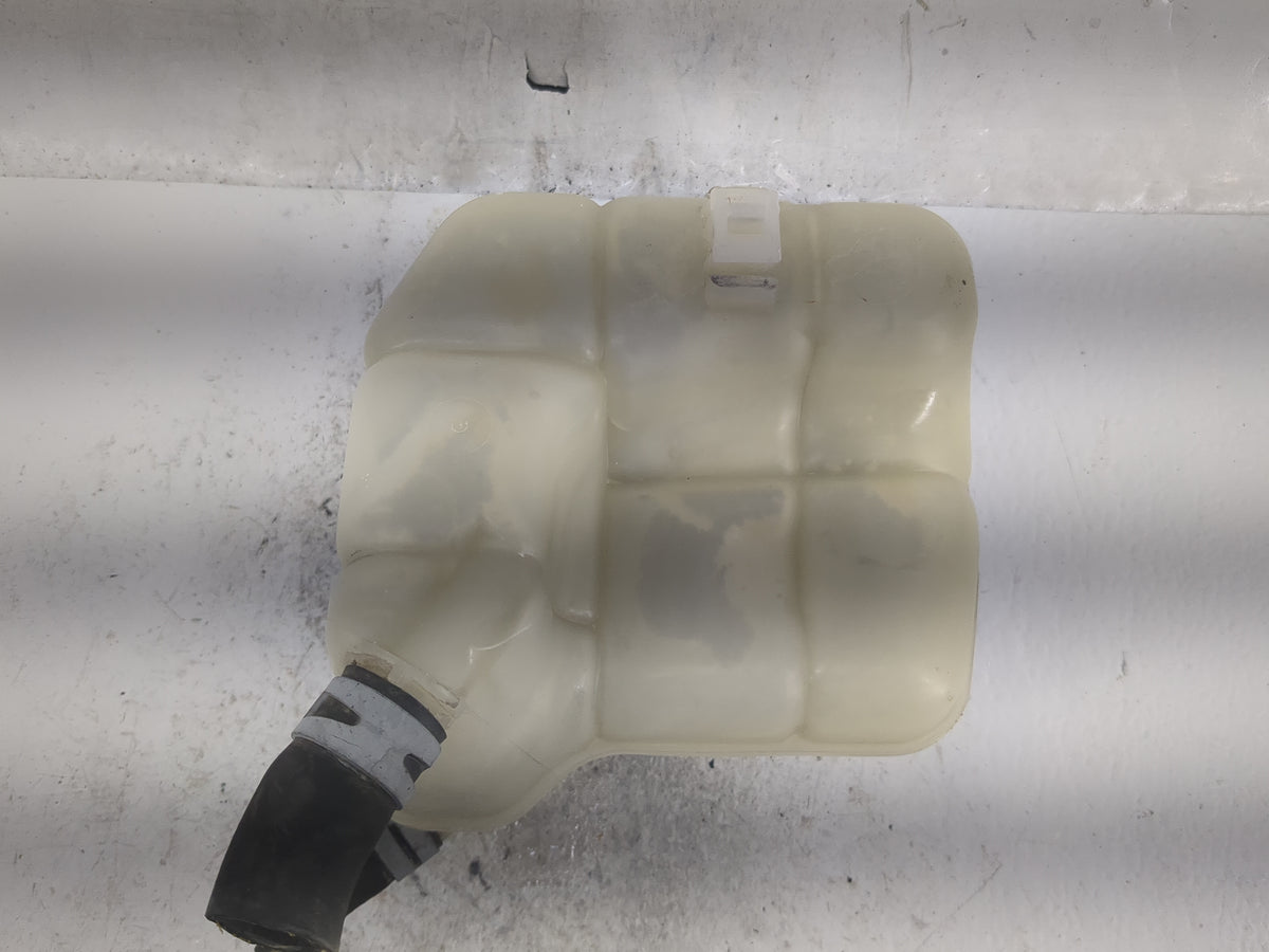 2013-2019 Cadillac Xts Radiator Coolant Overflow Expansion Tank Bottle 1497952 - Oemusedautoparts1.com
