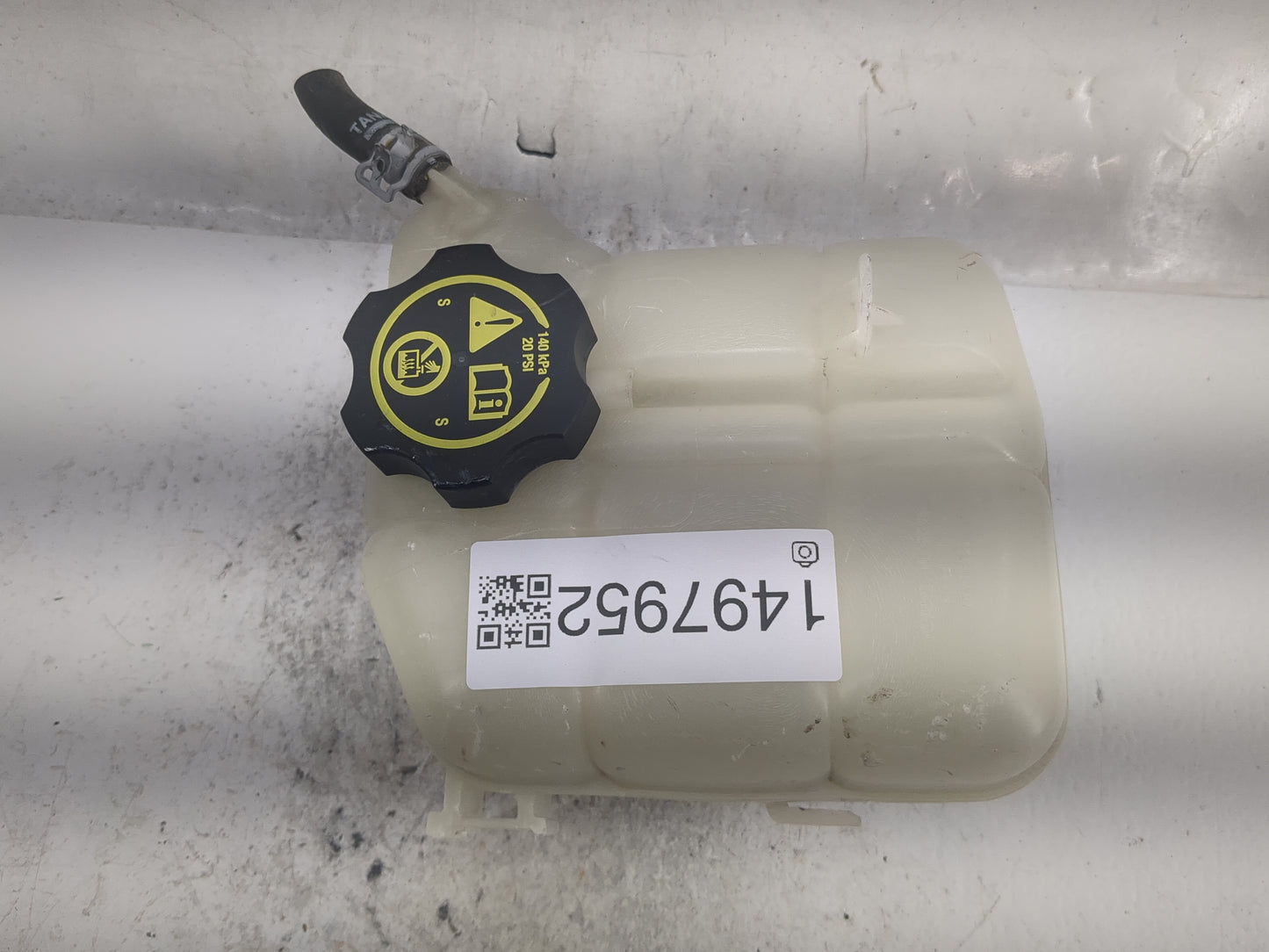 2013-2019 Cadillac Xts Radiator Coolant Overflow Expansion Tank Bottle 1497952 - Oemusedautoparts1.com