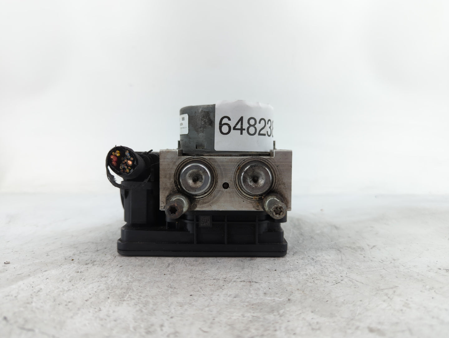 2017 Cadillac Xts ABS Pump Control Module Replacement P/N:84123941 Fits OEM Used Auto Parts - Oemusedautoparts1.com