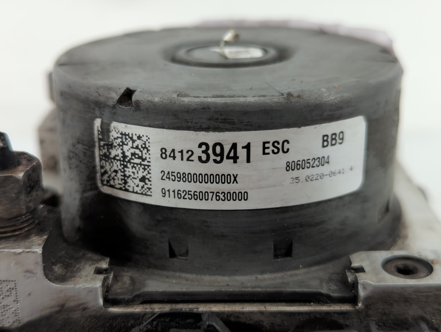 2017 Cadillac Xts ABS Pump Control Module Replacement P/N:84123941 Fits OEM Used Auto Parts - Oemusedautoparts1.com