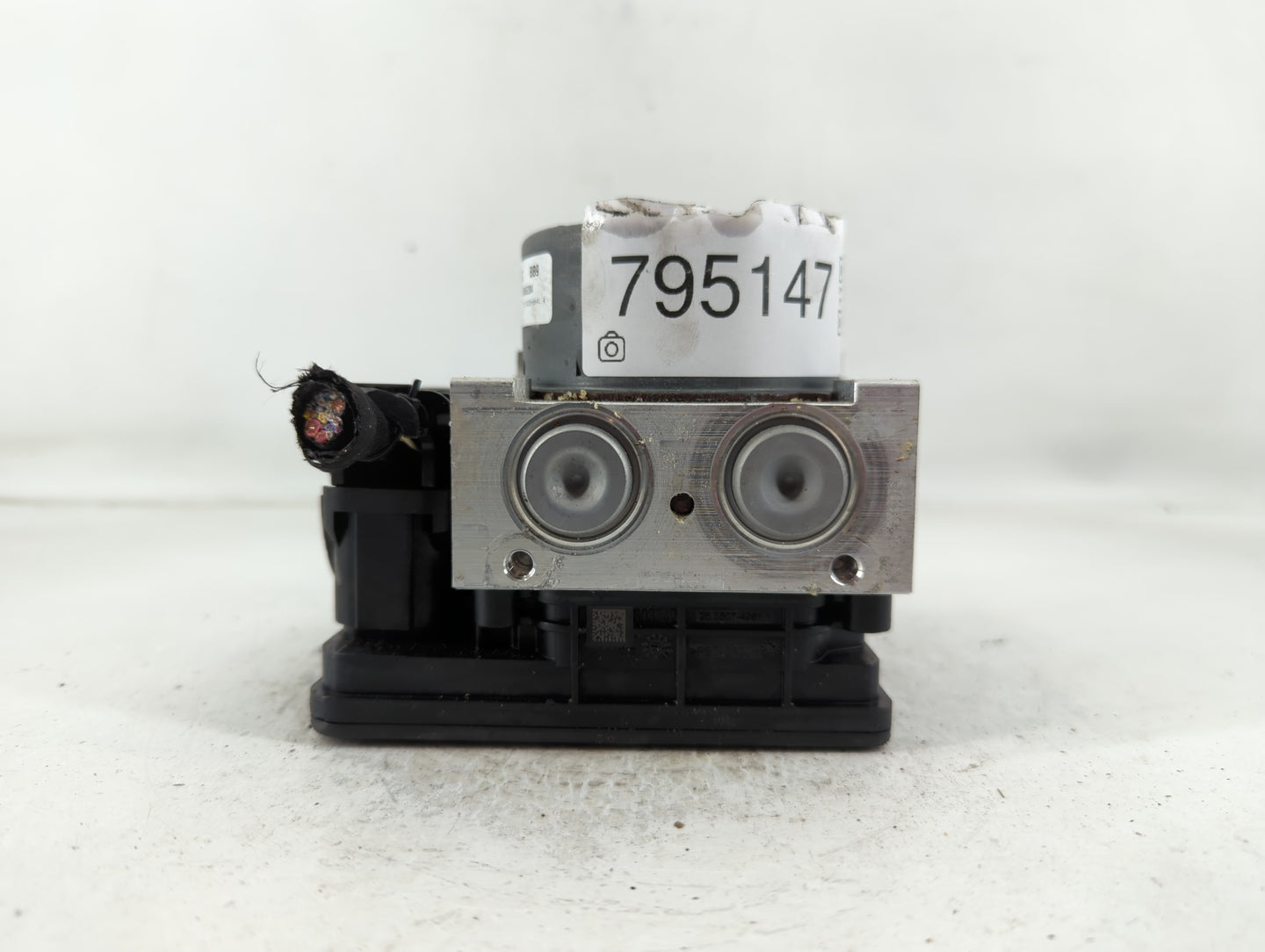 2017 Cadillac Xts ABS Pump Control Module Replacement P/N:84123941 Fits OEM Used Auto Parts - Oemusedautoparts1.com