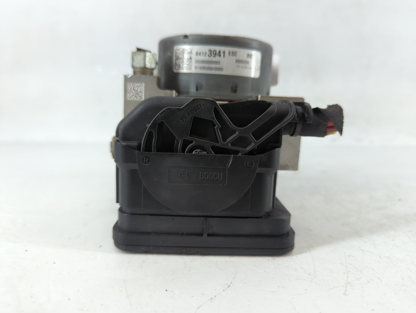 2017 Cadillac Xts ABS Pump Control Module Replacement P/N:84123941 Fits OEM Used Auto Parts - Oemusedautoparts1.com