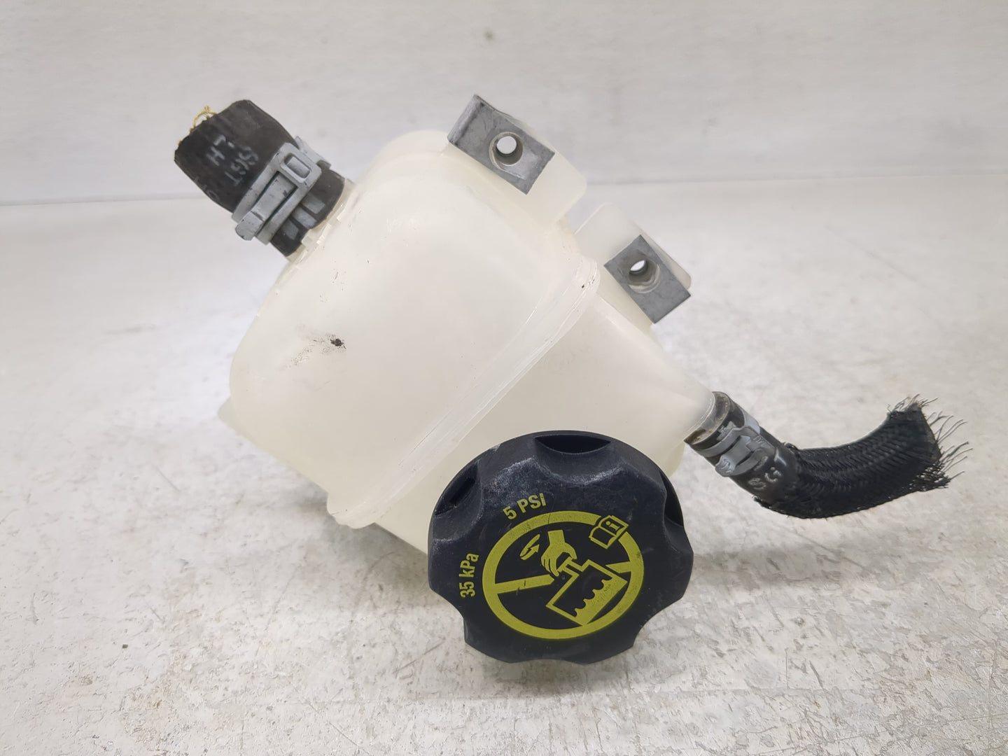 2017 Chevrolet Bolt Ev Windshield Washer Fluid Reservoir Bottle Oem - Oemusedautoparts1.com