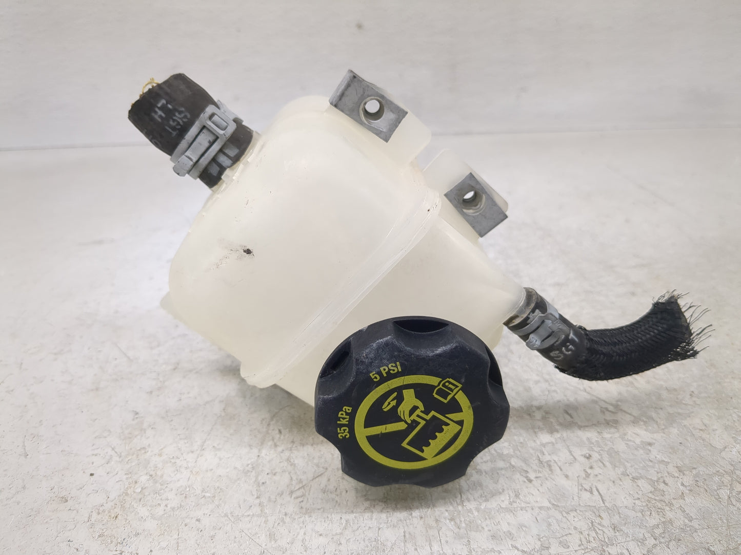 2017 Chevrolet Bolt Ev Windshield Washer Fluid Reservoir Bottle Oem - Oemusedautoparts1.com