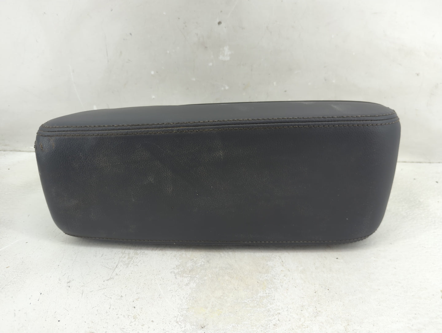 2017 Chevrolet Bolt Ev Center Console Armrest Cover Lid Fits OEM Used Auto Parts - Oemusedautoparts1.com
