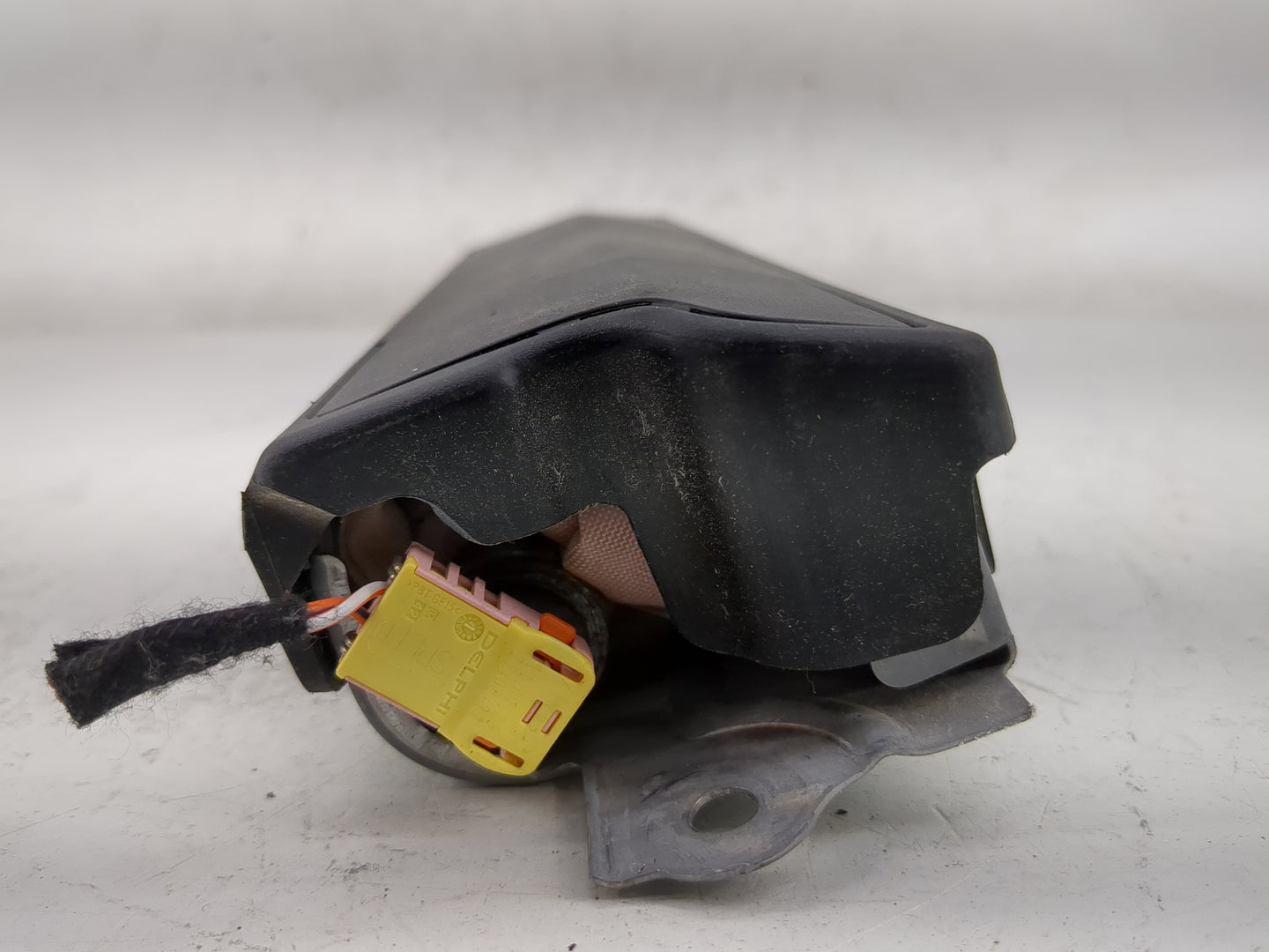 2017 Chevrolet Bolt Ev Air Bag Passenger Right Knee OEM P/N:42788652 Fits OEM Used Auto Parts - Oemusedautoparts1.com
