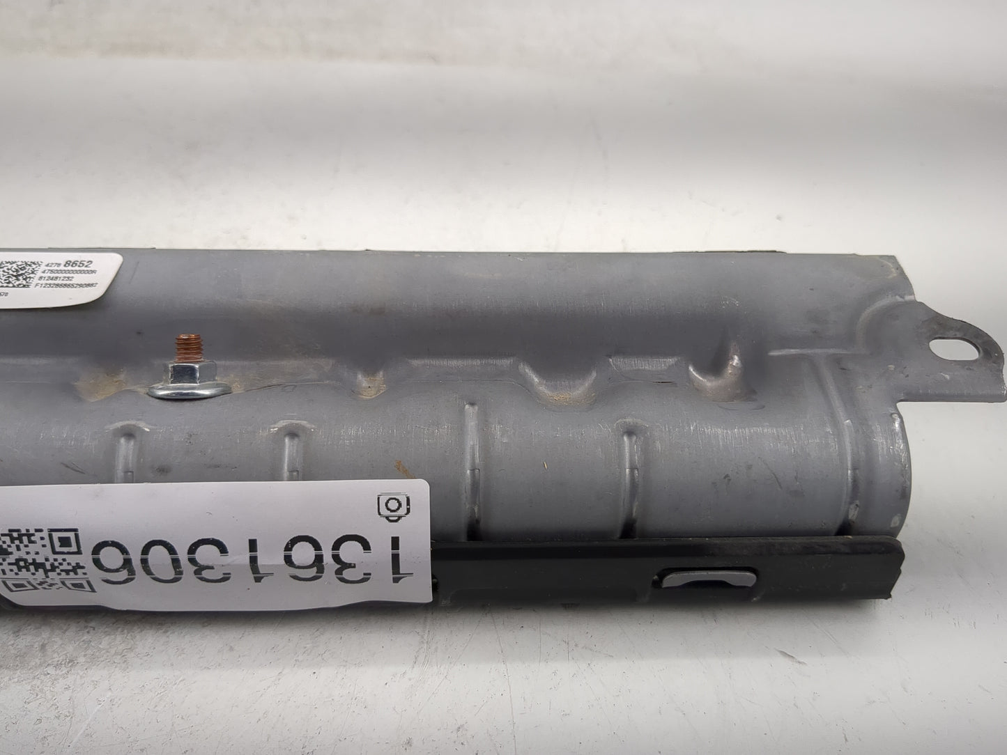 2017 Chevrolet Bolt Ev Air Bag Passenger Right Knee OEM P/N:42788652 Fits OEM Used Auto Parts - Oemusedautoparts1.com