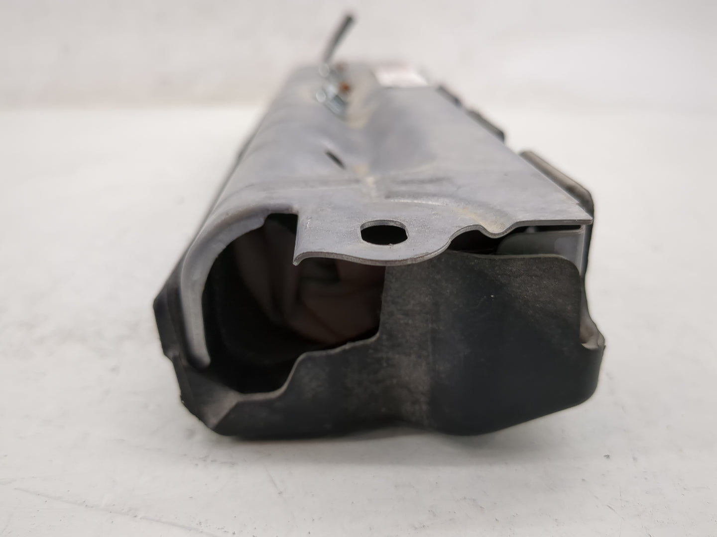 2017 Chevrolet Bolt Ev Air Bag Passenger Right Knee OEM P/N:42457827 Fits OEM Used Auto Parts - Oemusedautoparts1.com
