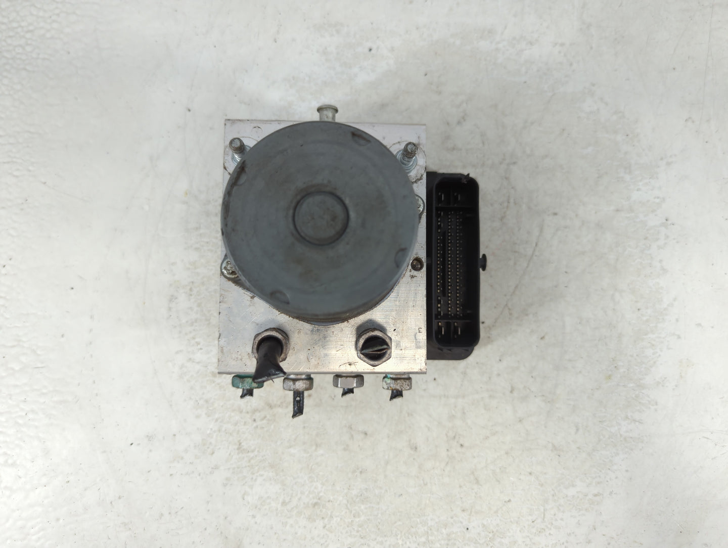 2017 Chevrolet Camaro ABS Pump Control Module Replacement P/N:84089247 Fits OEM Used Auto Parts - Oemusedautoparts1.com