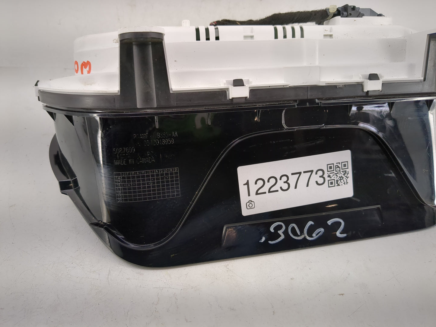 2017-2018 Chevrolet Camaro Instrument Cluster Speedometer Gauges P/N:84172783 Fits Fits 2017 2018 OEM Used Auto Parts - Oemu