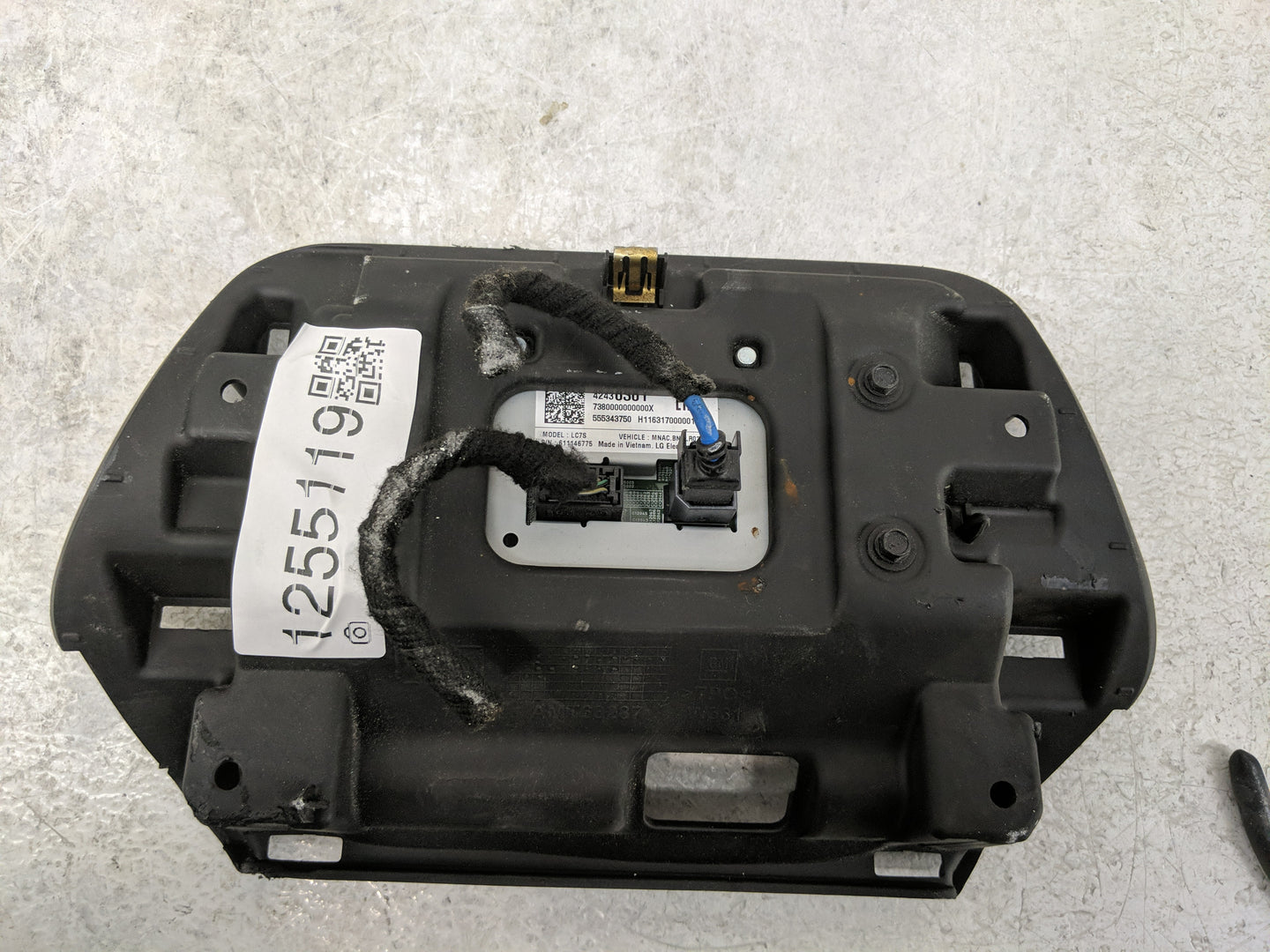2017 Chevrolet Camaro Radio AM FM Cd Player Receiver Replacement Fits OEM Used Auto Parts - Oemusedautoparts1.com