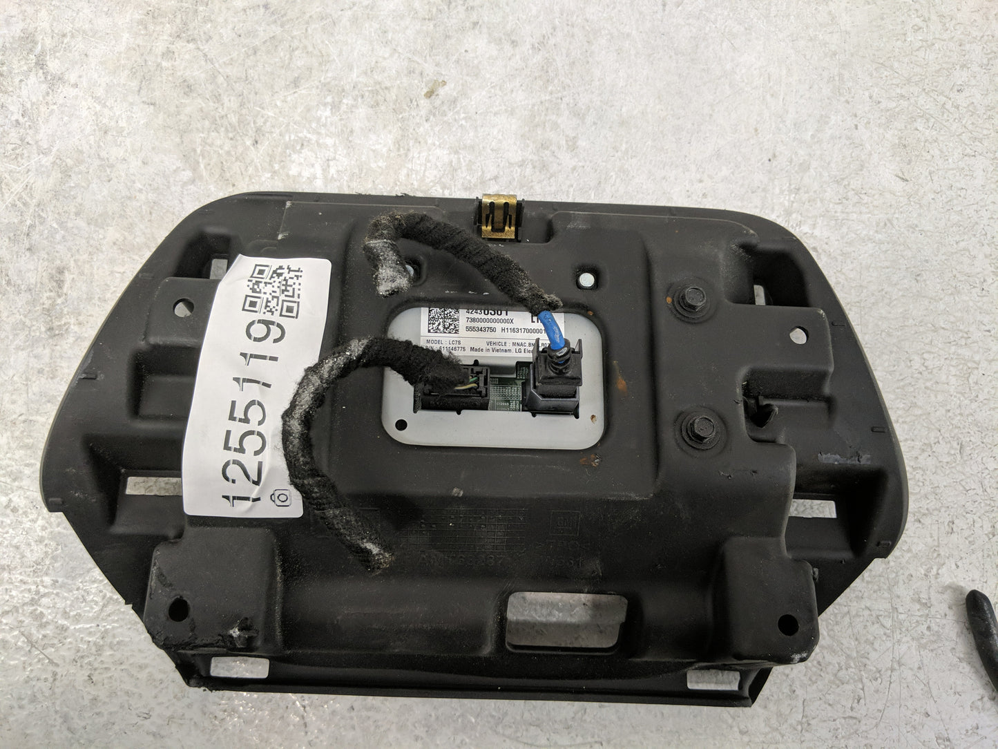 2017 Chevrolet Camaro Radio AM FM Cd Player Receiver Replacement Fits OEM Used Auto Parts - Oemusedautoparts1.com