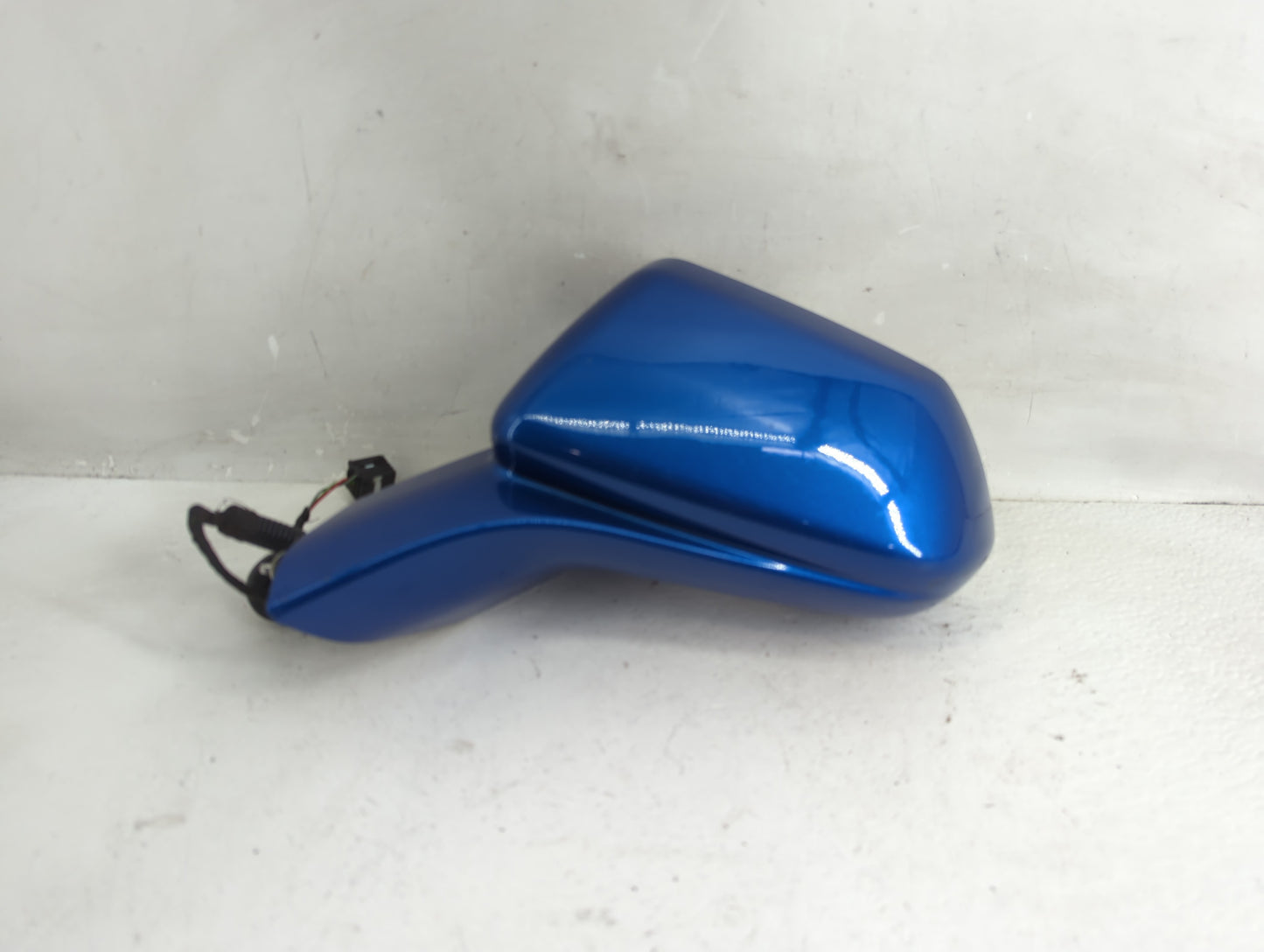 2016-2019 Chevrolet Camaro Driver Side View Mirror - Left Door Mirror OEM Used - Oemusedautoparts1.com