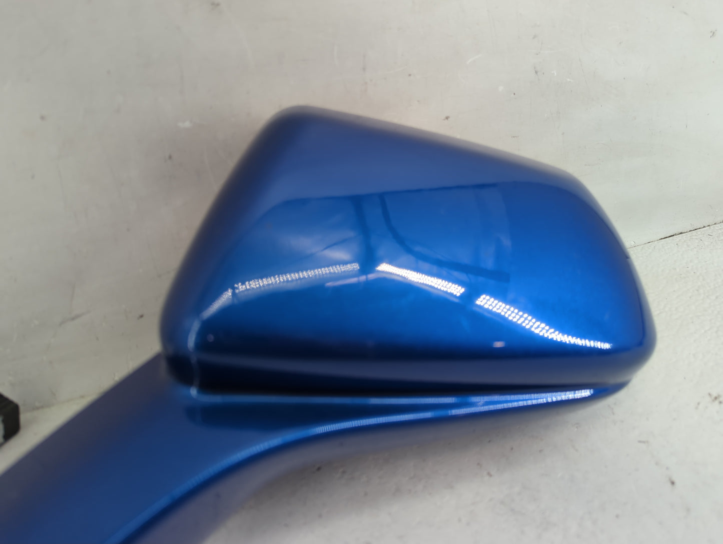2016-2019 Chevrolet Camaro Driver Side View Mirror - Left Door Mirror OEM Used - Oemusedautoparts1.com