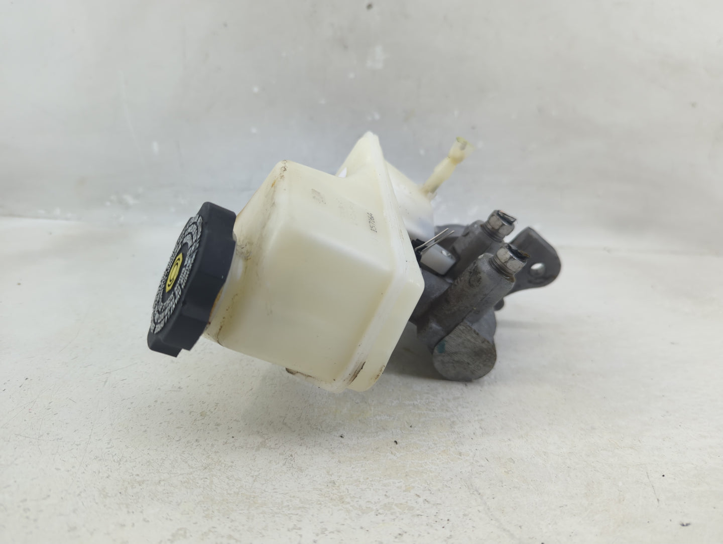 2016-2020 Chevrolet Camaro Brake Master Cylinder - Oemusedautoparts1.com