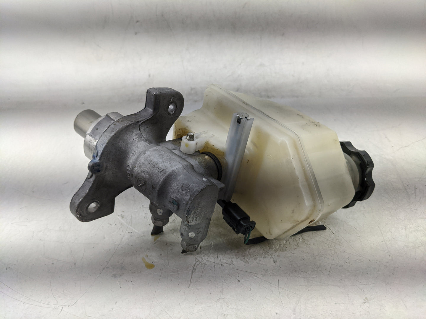 2016-2020 Chevrolet Camaro Brake Master Cylinder - Oemusedautoparts1.com