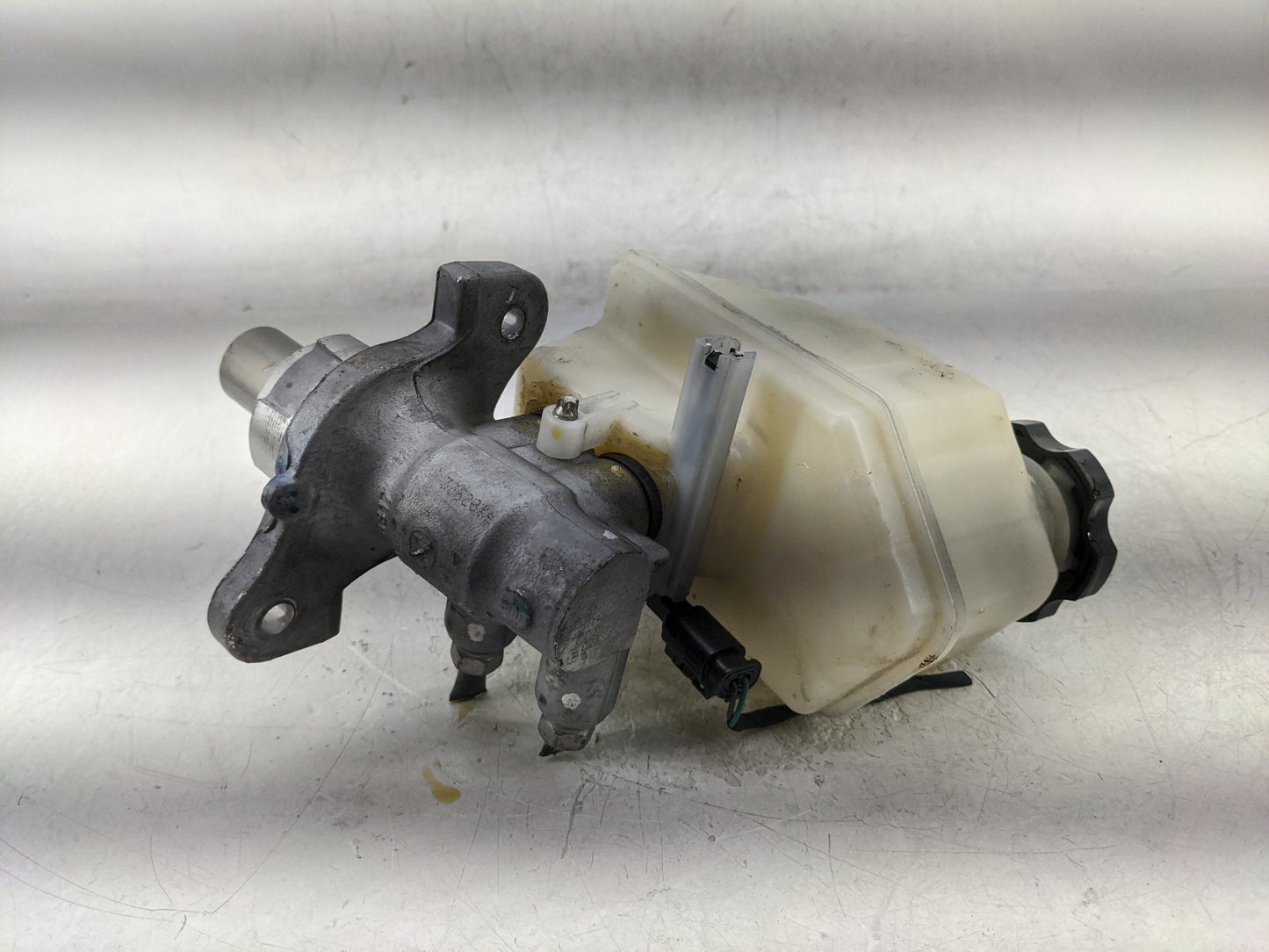 2016-2020 Chevrolet Camaro Brake Master Cylinder - Oemusedautoparts1.com