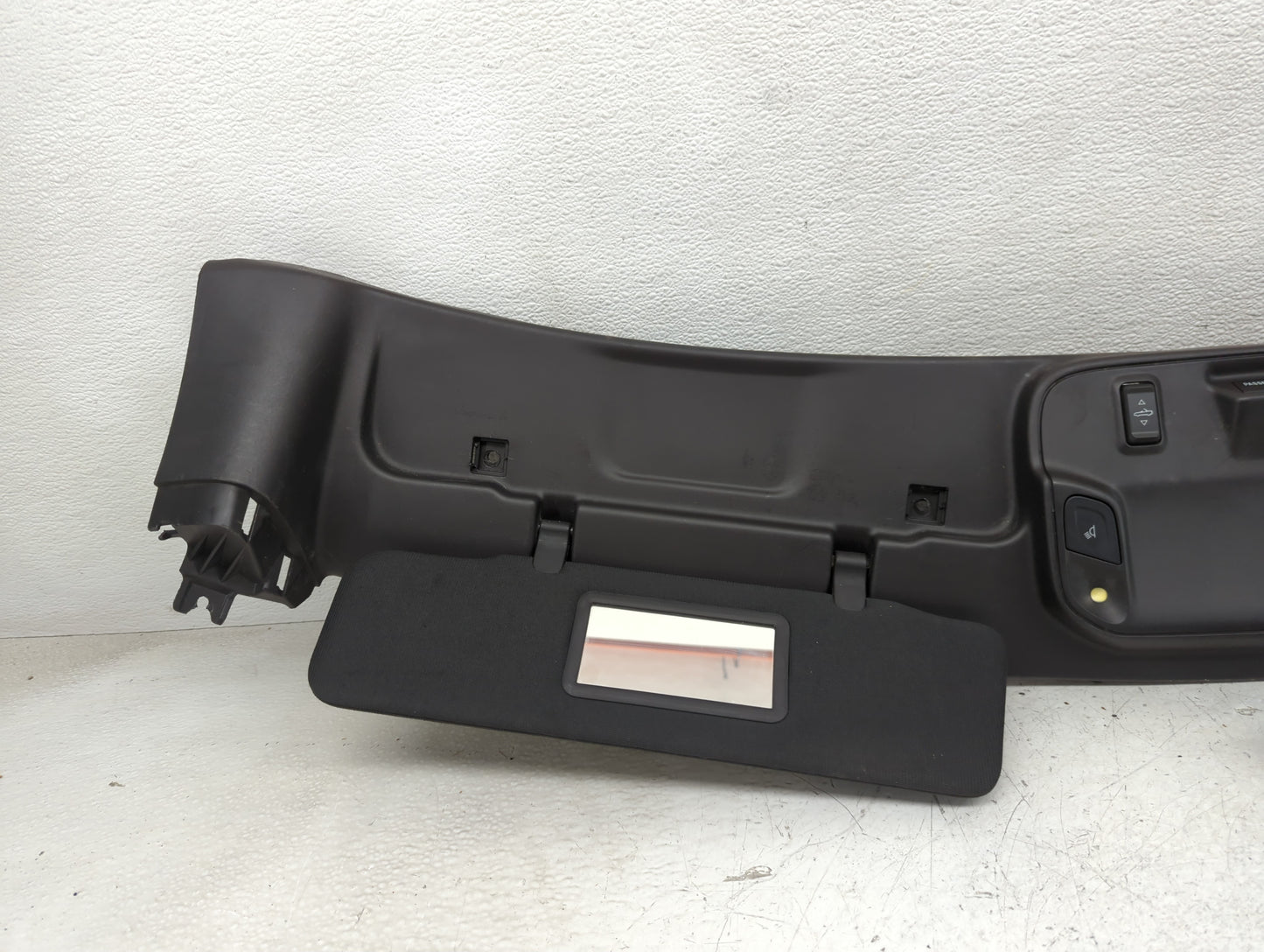 2017 Chevrolet Camaro Overhead Roof Console - Oemusedautoparts1.com