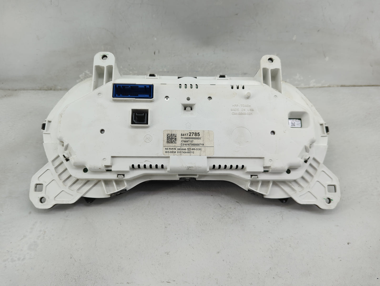 2017 Chevrolet Camaro Instrument Cluster Speedometer Gauges P/N:84172785 Miles: Fits OEM Used Auto Parts - Oemusedautoparts1