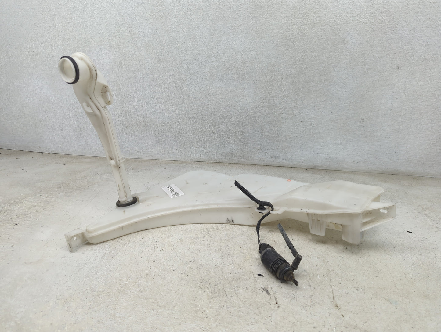 2016-2017 Chevrolet Camaro Windshield Washer Fluid Reservoir Bottle Oem 1465831 - Oemusedautoparts1.com