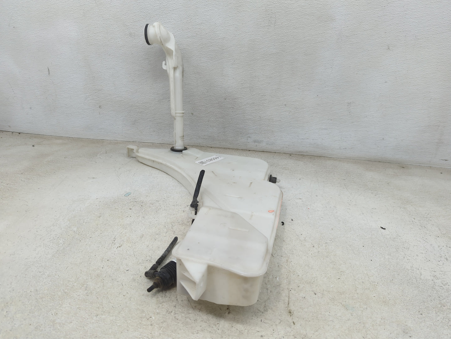 2016-2017 Chevrolet Camaro Windshield Washer Fluid Reservoir Bottle Oem 1465831 - Oemusedautoparts1.com