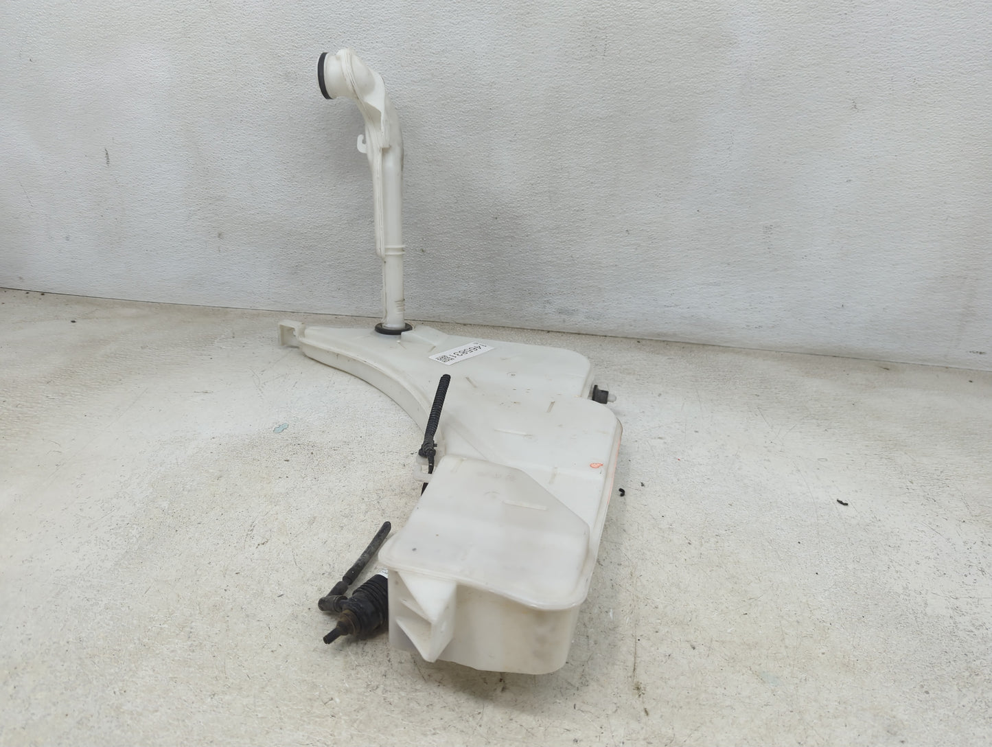 2016-2017 Chevrolet Camaro Windshield Washer Fluid Reservoir Bottle Oem 1465831 - Oemusedautoparts1.com