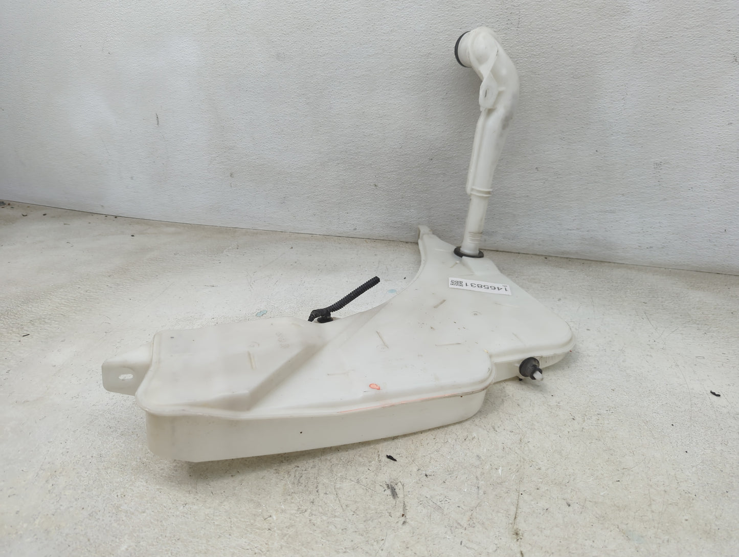 2016-2017 Chevrolet Camaro Windshield Washer Fluid Reservoir Bottle Oem 1465831 - Oemusedautoparts1.com