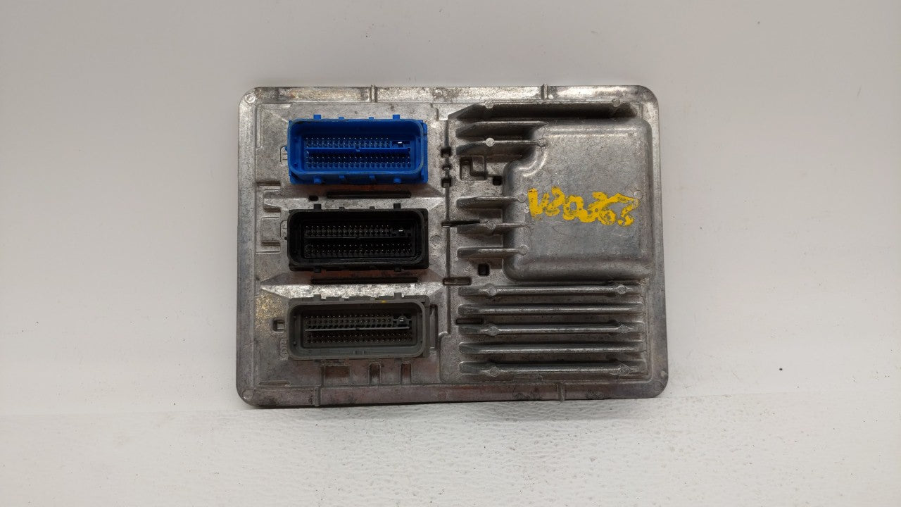 2017 Chevrolet Camaro PCM Engine Control Computer ECU ECM PCU OEM P/N:12677677 12686384, 12680876 Fits Fits 2018 2019 2020 O