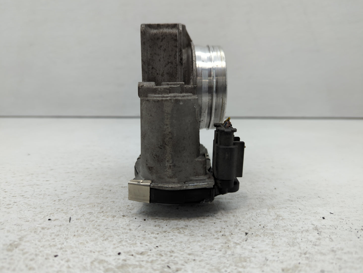 2016-2021 Chevrolet Camaro Throttle Body P/N:12670837AA Fits Fits 2013 2014 2015 2016 2017 2018 2019 2020 2021 OEM Used Auto