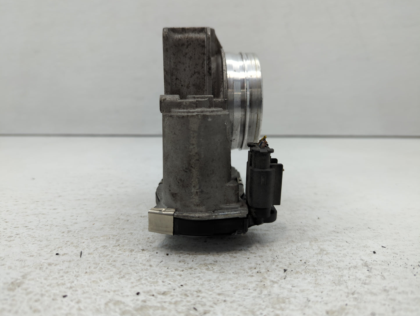 2016-2021 Chevrolet Camaro Throttle Body P/N:12670837AA Fits Fits 2013 2014 2015 2016 2017 2018 2019 2020 2021 OEM Used Auto