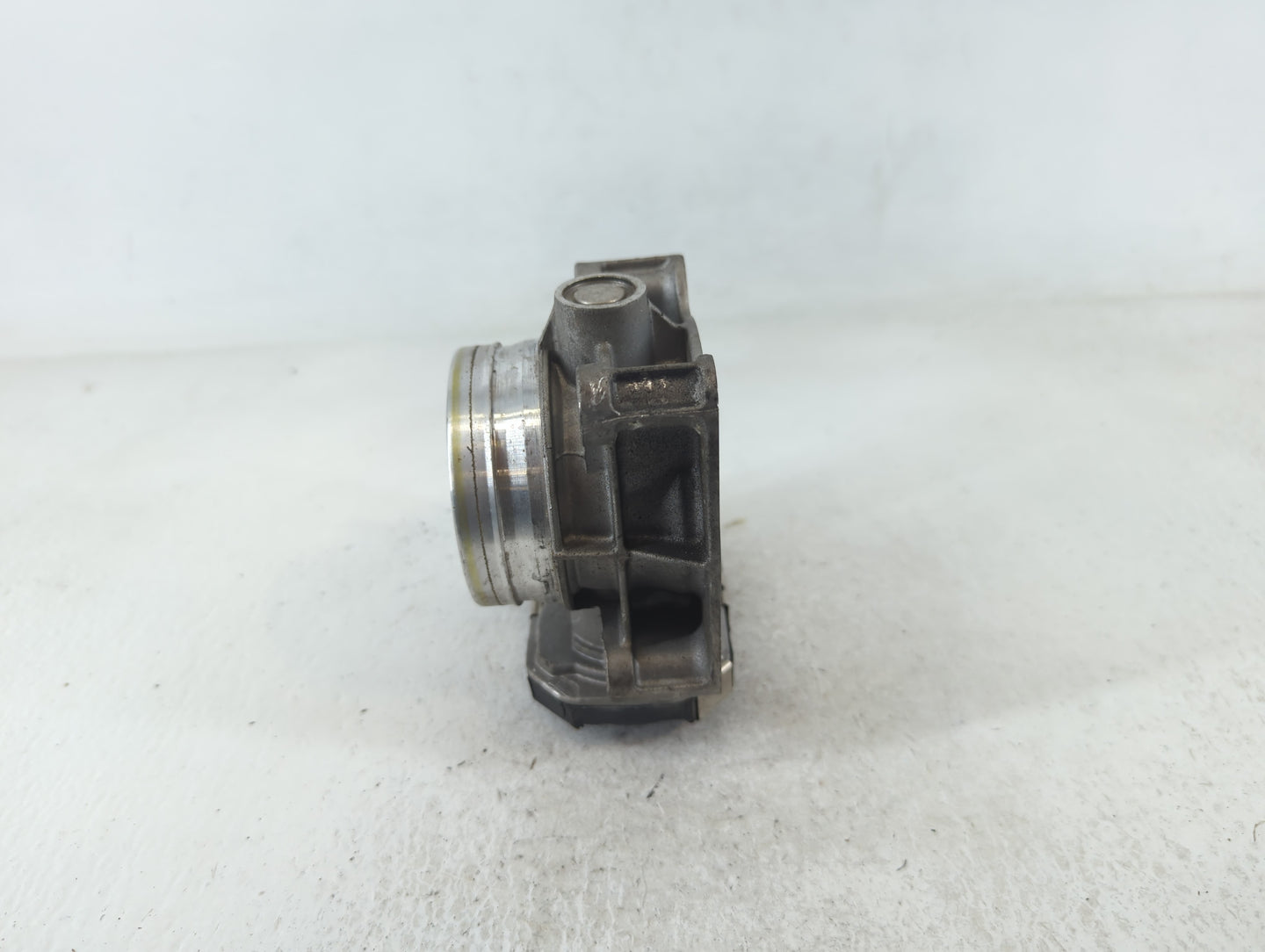 2016-2021 Chevrolet Camaro Throttle Body P/N:12670837AA Fits Fits 2013 2014 2015 2016 2017 2018 2019 2020 2021 OEM Used Auto
